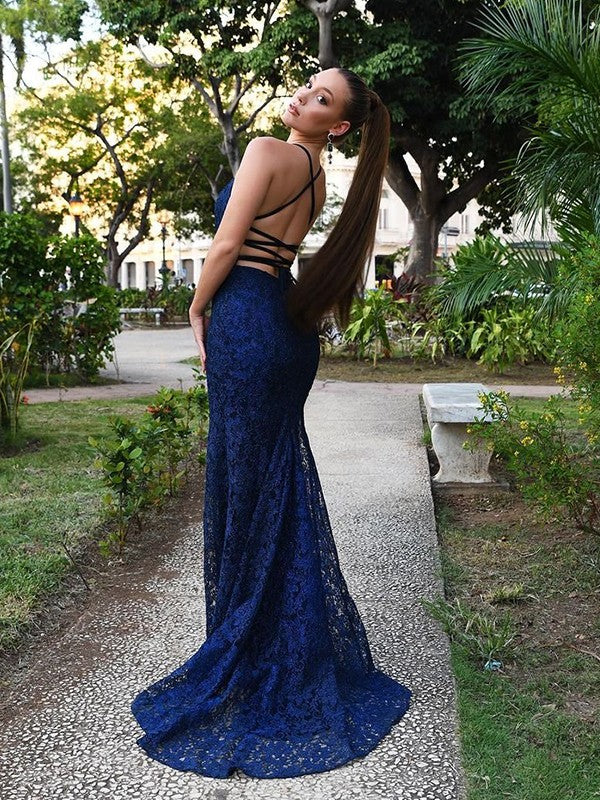 Vestidos con volantes, tirantes finos, sin mangas y cola larga